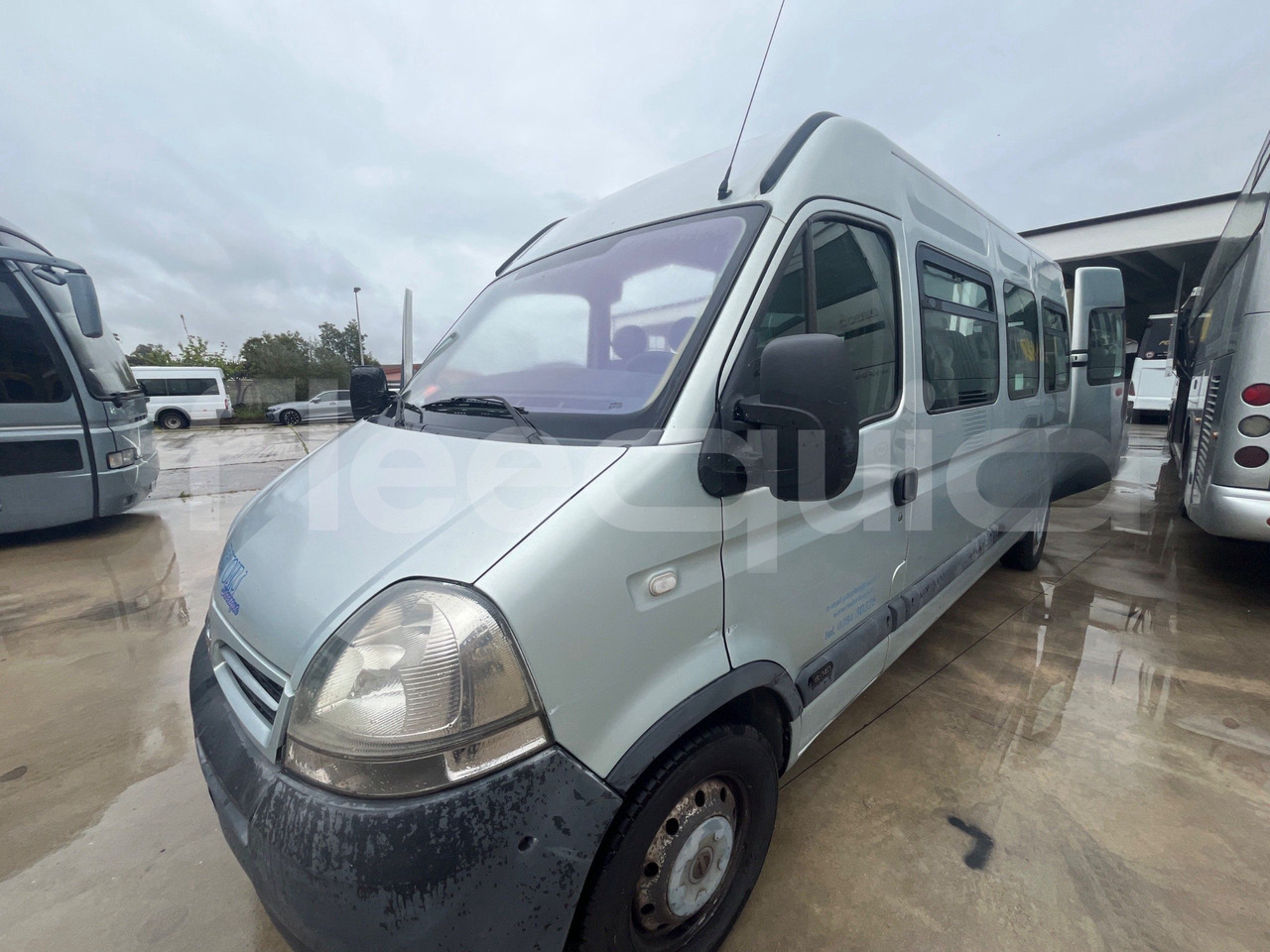 Nissan Interstar - Minibusz, Kisbusz: 4 kép. Nissan Interstar - Minibusz, Kisbusz: 4 kép.