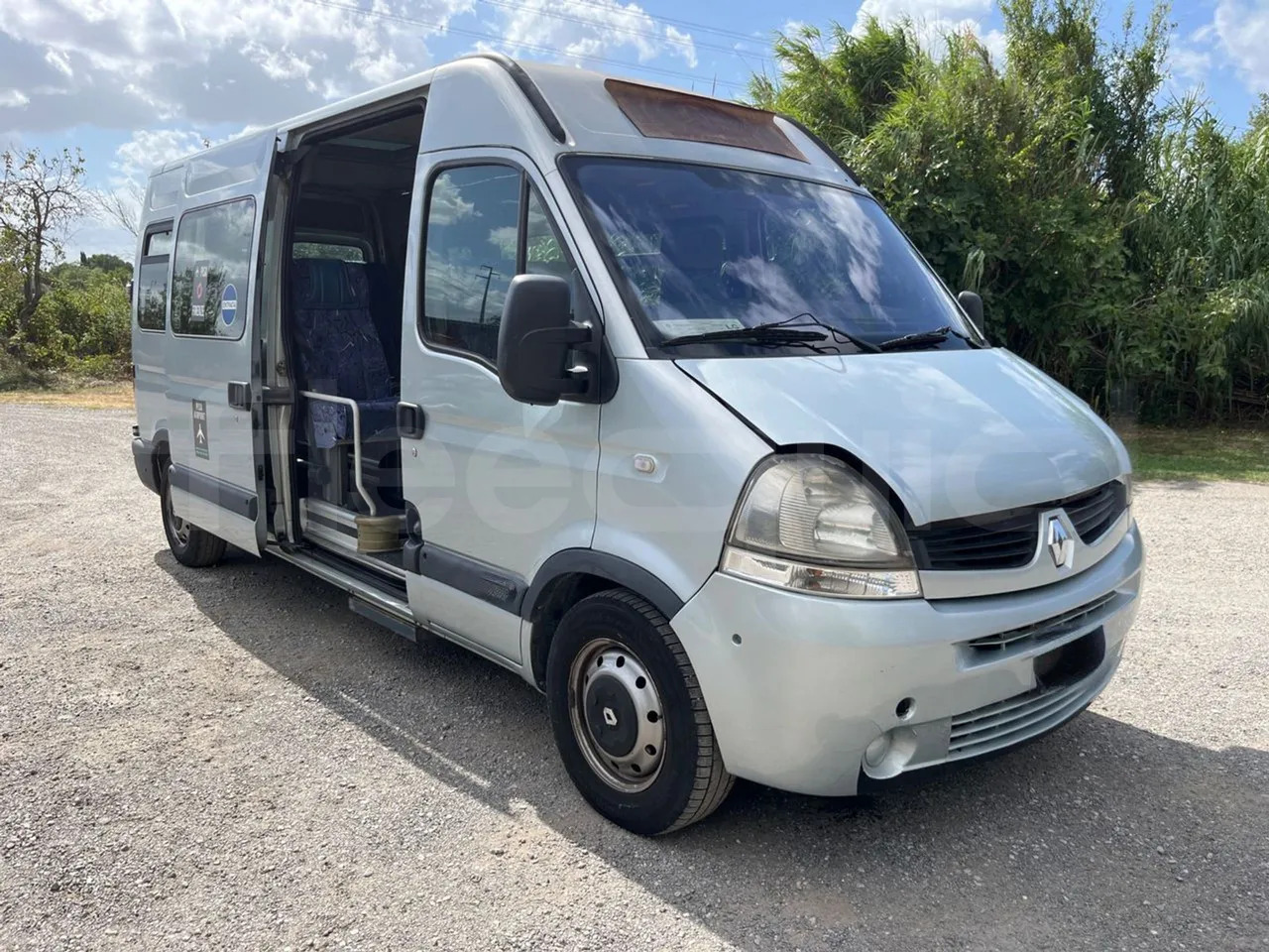 Helyközi busz Renault Master: 10 kép.