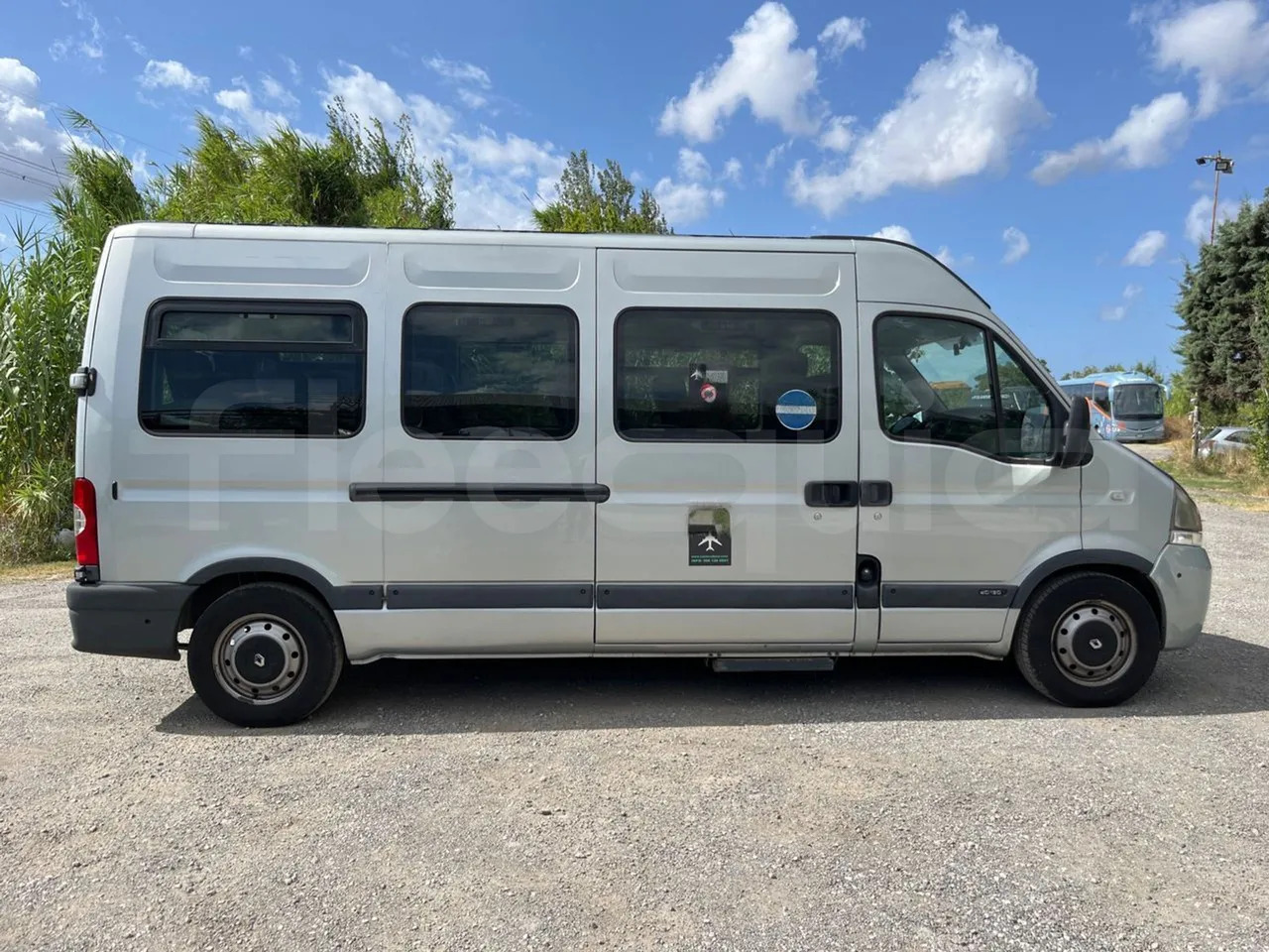 Helyközi busz Renault Master: 11 kép.