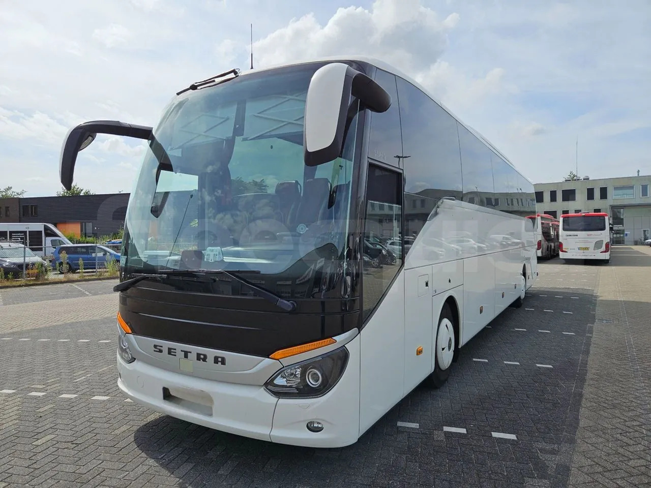 Setra S516 - Távolsági busz: 4 kép. Setra S516 - Távolsági busz: 4 kép.