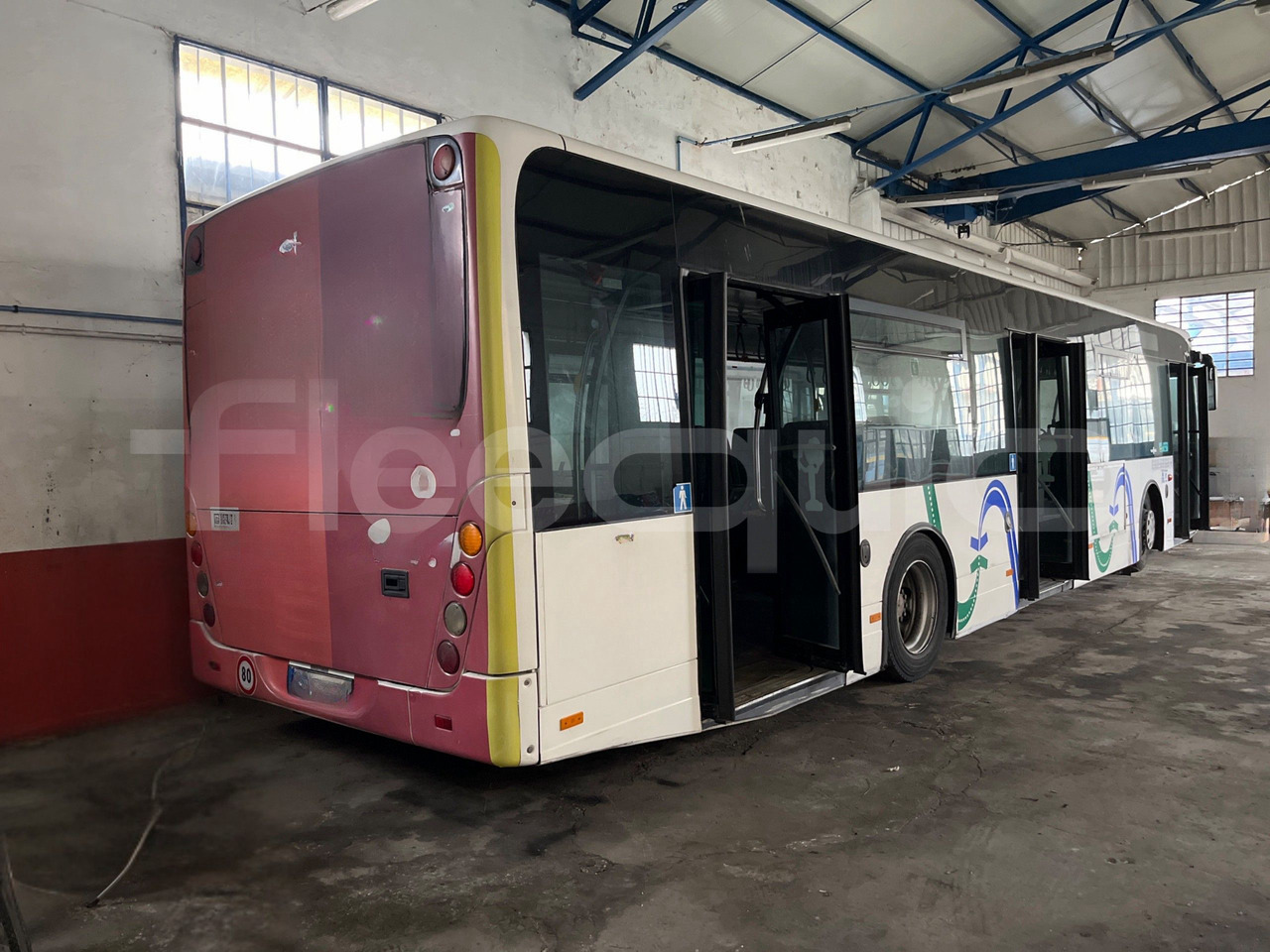 Van Hool A330 - Városi busz: 5 kép. Van Hool A330 - Városi busz: 5 kép.