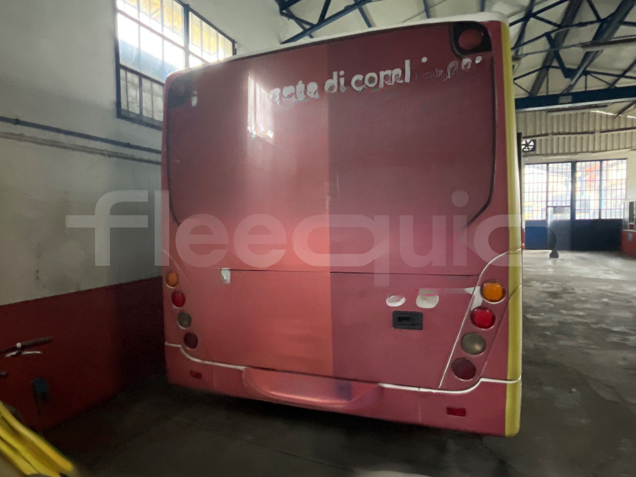 Van Hool A330 - Városi busz: 3 kép. Van Hool A330 - Városi busz: 3 kép.