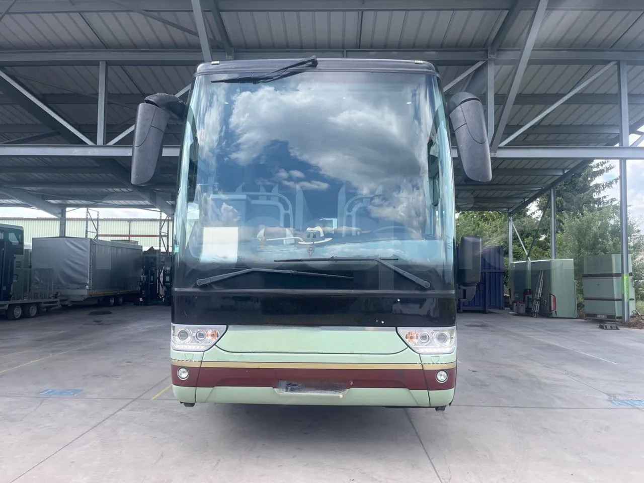 Van Hool Acron - Távolsági busz: 2 kép. Van Hool Acron - Távolsági busz: 2 kép.
