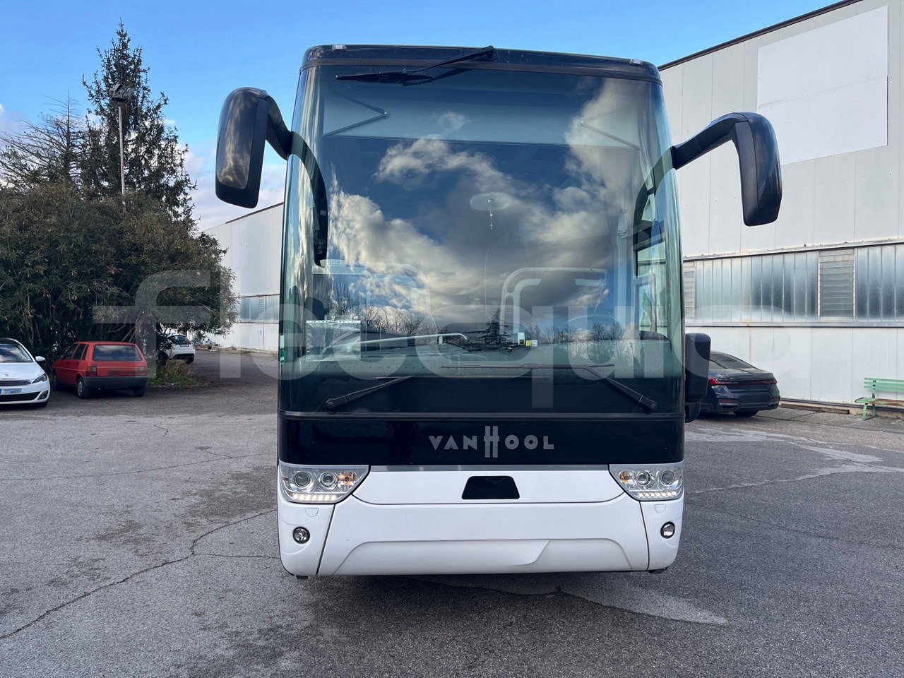 Van Hool Astron - Távolsági busz: 2 kép. Van Hool Astron - Távolsági busz: 2 kép.