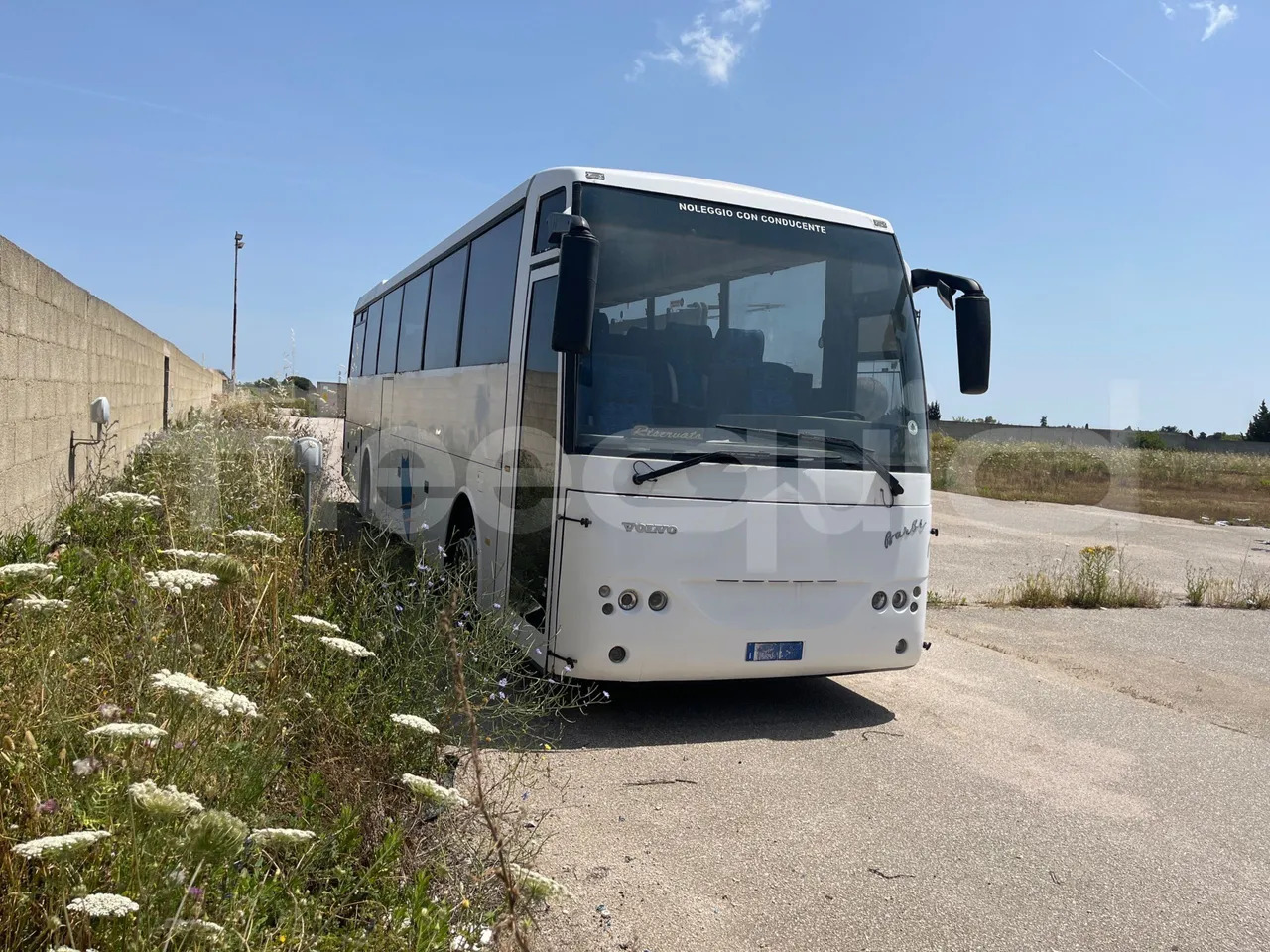 Volvo Barbi Echo - Távolsági busz: 1 kép. Volvo Barbi Echo - Távolsági busz: 1 kép.