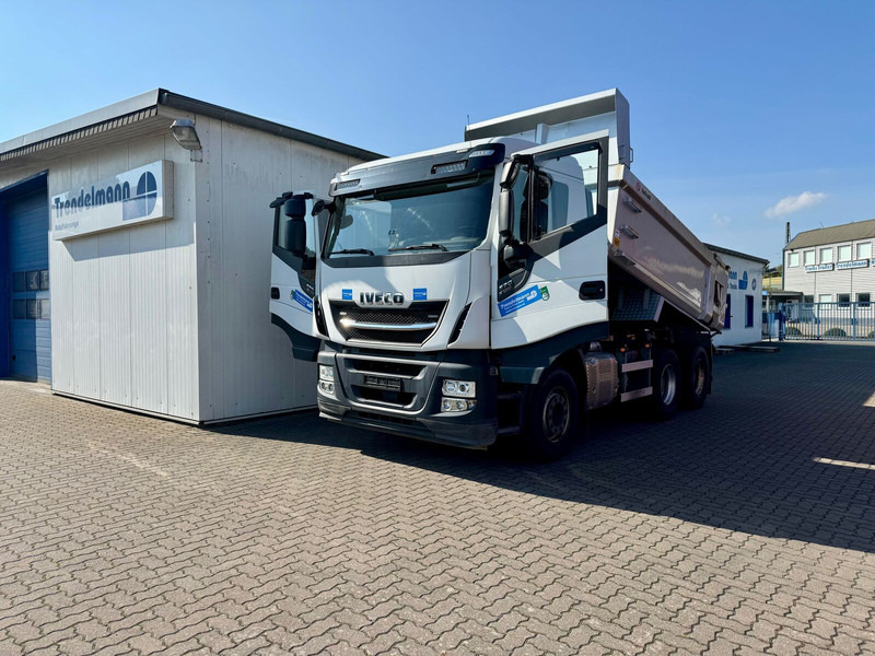 Iveco X-Way 570 AS 260XZ/HR 6x4 Hinterkipper Hardox Hydraulische Heckk - Billenőplatós teherautó: 2 kép. Iveco X-Way 570 AS 260XZ/HR 6x4 Hinterkipper Hardox Hydraulische Heckk - Billenőplatós teherautó: 2 kép.