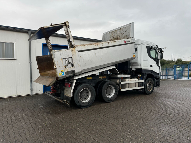 Iveco X-Way 570 AS 260XZ/HR 6x4 Hinterkipper Hardox Hydraulische Heckk - Billenőplatós teherautó: 4 kép. Iveco X-Way 570 AS 260XZ/HR 6x4 Hinterkipper Hardox Hydraulische Heckk - Billenőplatós teherautó: 4 kép.