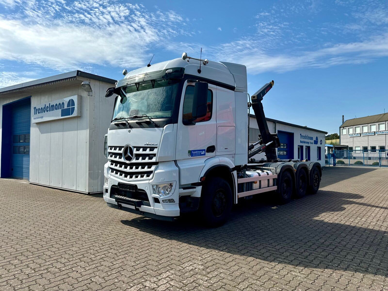 Mercedes-Benz Arocs MP5 3253 8x4 Tridem ARK HIAB 24 to - Horgos rakodó teherautó: 1 kép. Mercedes-Benz Arocs MP5 3253 8x4 Tridem ARK HIAB 24 to - Horgos rakodó teherautó: 1 kép.
