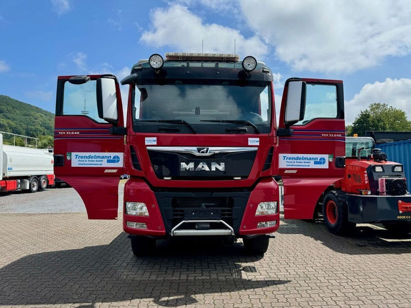 MAN TGX 33.640 6x4 Kipphydraulic-Retarder - Nyergesvontató: 4 kép. MAN TGX 33.640 6x4 Kipphydraulic-Retarder - Nyergesvontató: 4 kép.
