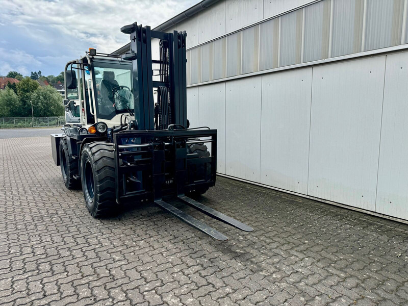 SDLG Gabelstapler 4x4 Knick Gelenkt - Gumikerekes homlokrakodó: 3 kép. SDLG Gabelstapler 4x4 Knick Gelenkt - Gumikerekes homlokrakodó: 3 kép.