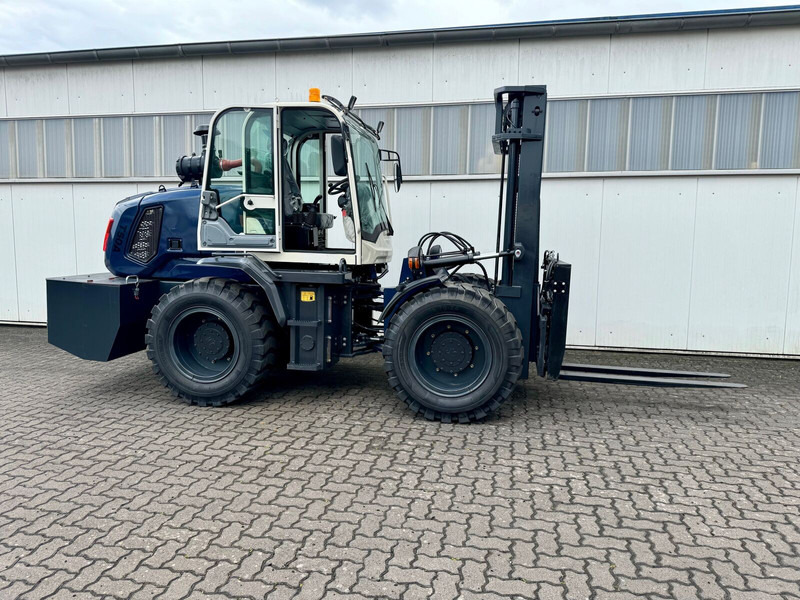 SDLG Gabelstapler 4x4 Knick Gelenkt - Gumikerekes homlokrakodó: 2 kép. SDLG Gabelstapler 4x4 Knick Gelenkt - Gumikerekes homlokrakodó: 2 kép.