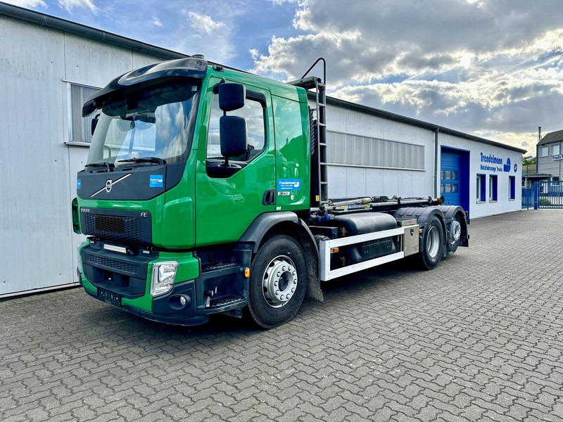 Volvo FE 330 62 TR CNG Erdgas Motor-Engine 6x2 lenk-liftachse - Horgos rakodó teherautó: 1 kép. Volvo FE 330 62 TR CNG Erdgas Motor-Engine 6x2 lenk-liftachse - Horgos rakodó teherautó: 1 kép.