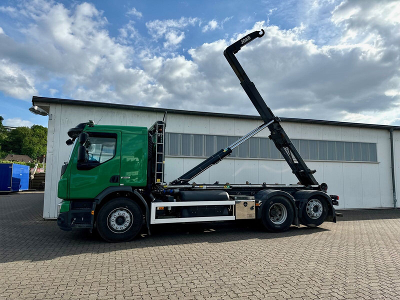 Volvo FE 330 6x2 Hooklift Joab 20 to 5400 mm Lenkachse - Horgos rakodó teherautó: 2 kép. Volvo FE 330 6x2 Hooklift Joab 20 to 5400 mm Lenkachse - Horgos rakodó teherautó: 2 kép.