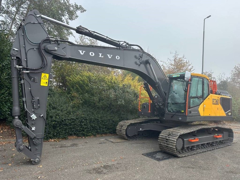 Volvo EC 250 EL - Lánctalpas kotró: 3 kép. Volvo EC 250 EL - Lánctalpas kotró: 3 kép.