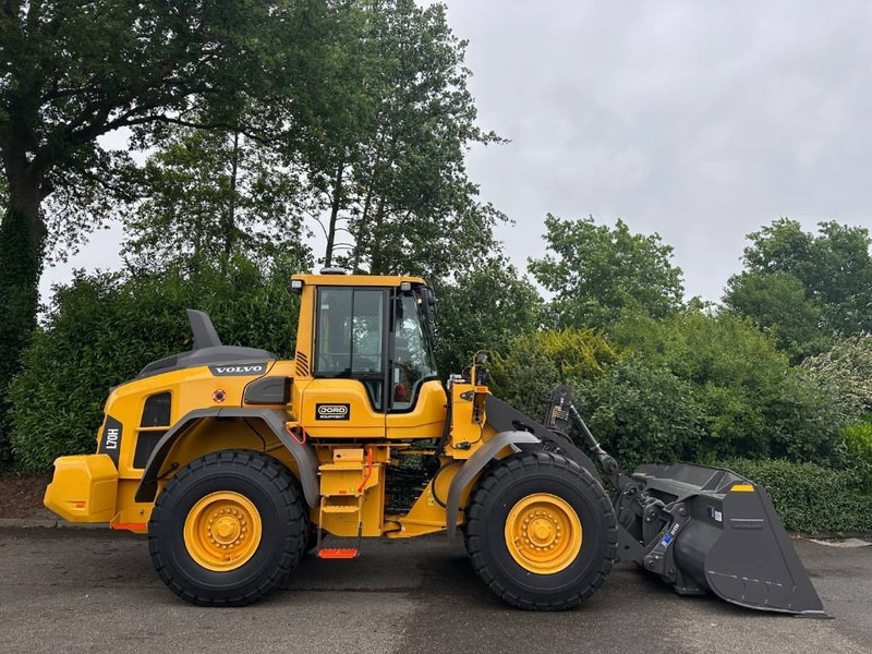 Volvo L 70 H2 - Gumikerekes homlokrakodó: 5 kép. Volvo L 70 H2 - Gumikerekes homlokrakodó: 5 kép.