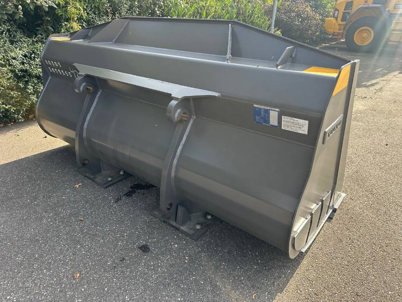 Volvo L90H bucket - Kanál - Építőipari gépek: 4 kép. Volvo L90H bucket - Kanál - Építőipari gépek: 4 kép.
