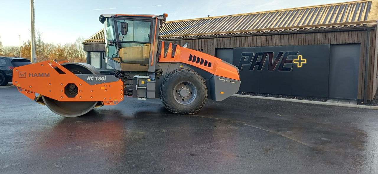 HAMM HC 180i - Talajtömörítő: 1 kép. HAMM HC 180i - Talajtömörítő: 1 kép.