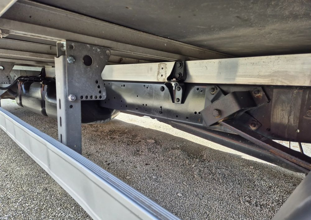 Iveco 35C15 3.0 - Platós kisteherautó: 4 kép. Iveco 35C15 3.0 - Platós kisteherautó: 4 kép.