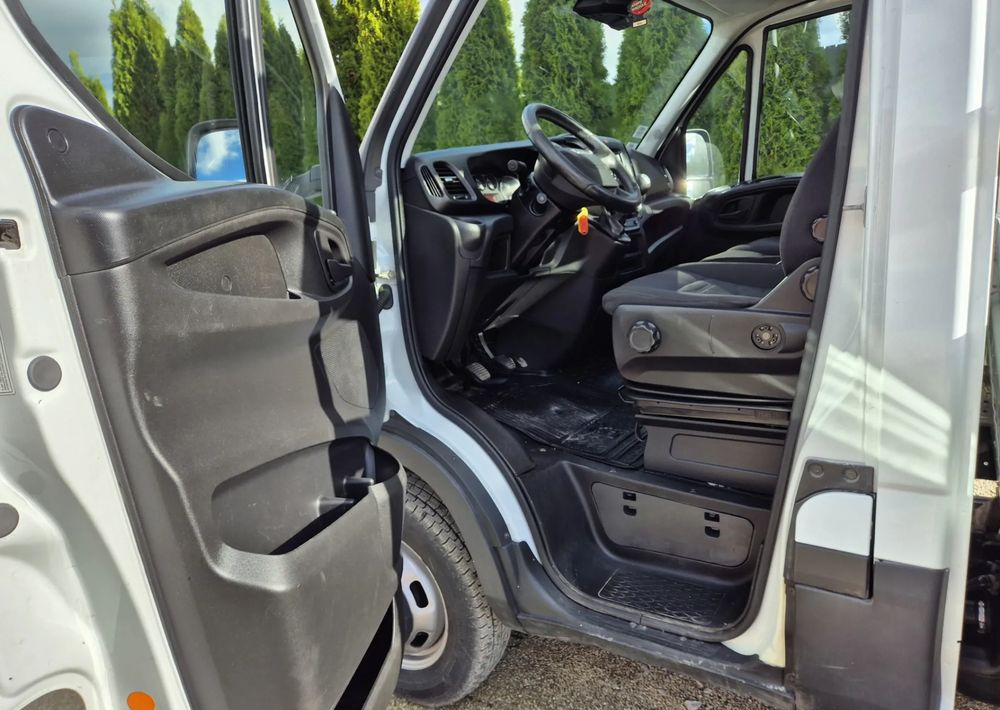 Iveco 35C15 3.0 - Platós kisteherautó: 5 kép. Iveco 35C15 3.0 - Platós kisteherautó: 5 kép.