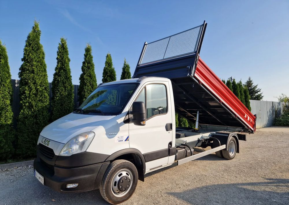 Iveco 35C15 3.0 - Billenőplatós kisteherautó: 1 kép. Iveco 35C15 3.0 - Billenőplatós kisteherautó: 1 kép.