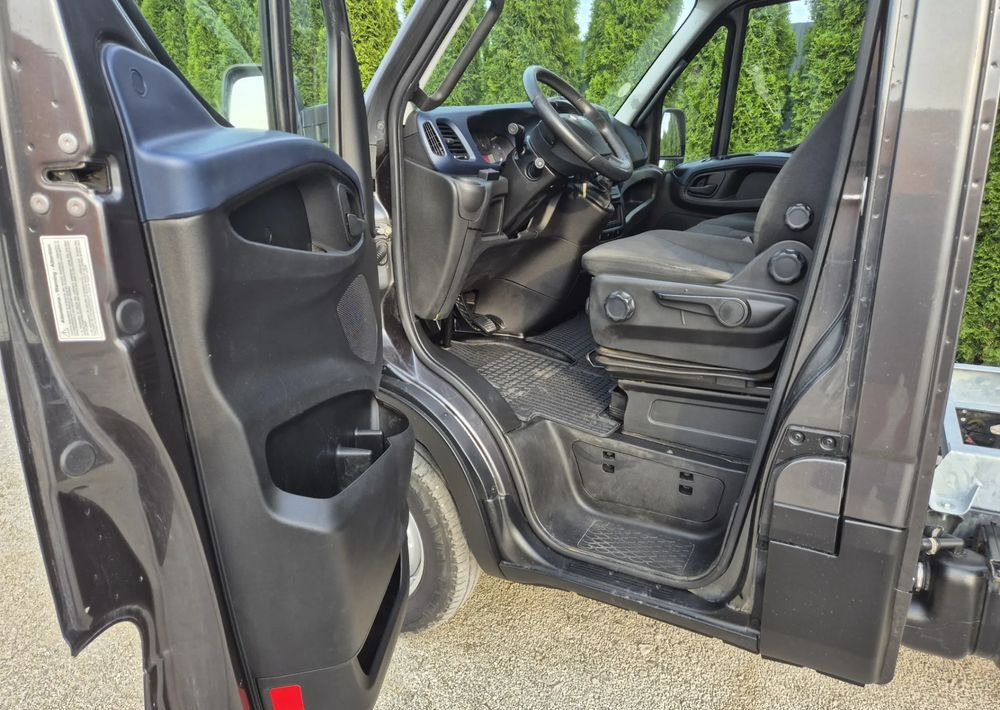 Iveco 35C18 3.0 180KM - Billenőplatós kisteherautó: 5 kép. Iveco 35C18 3.0 180KM - Billenőplatós kisteherautó: 5 kép.