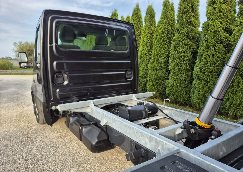 Iveco 35C18 3.0 180KM - Billenőplatós kisteherautó: 4 kép. Iveco 35C18 3.0 180KM - Billenőplatós kisteherautó: 4 kép.