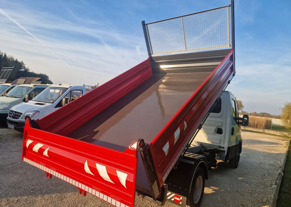 Iveco 35c15 3.0 - Billenőplatós kisteherautó: 4 kép. Iveco 35c15 3.0 - Billenőplatós kisteherautó: 4 kép.