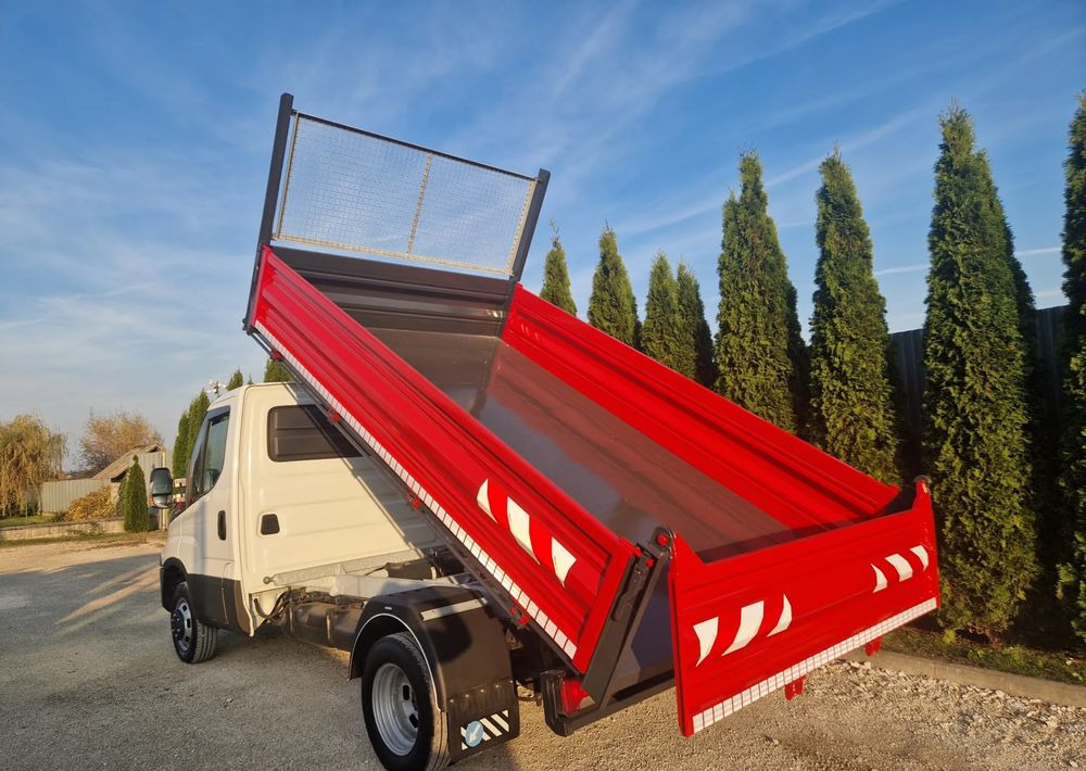 Iveco 35c15 3.0 - Billenőplatós kisteherautó: 3 kép. Iveco 35c15 3.0 - Billenőplatós kisteherautó: 3 kép.