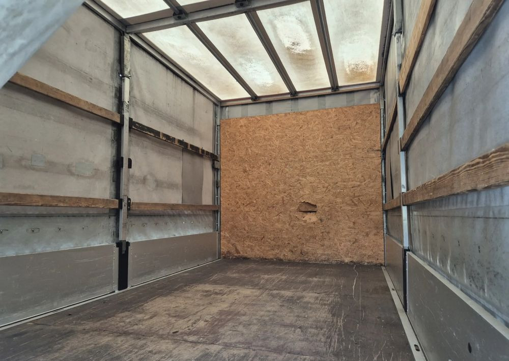 Iveco 35s14 140KM - Ponyvás kisteherautó: 4 kép. Iveco 35s14 140KM - Ponyvás kisteherautó: 4 kép.