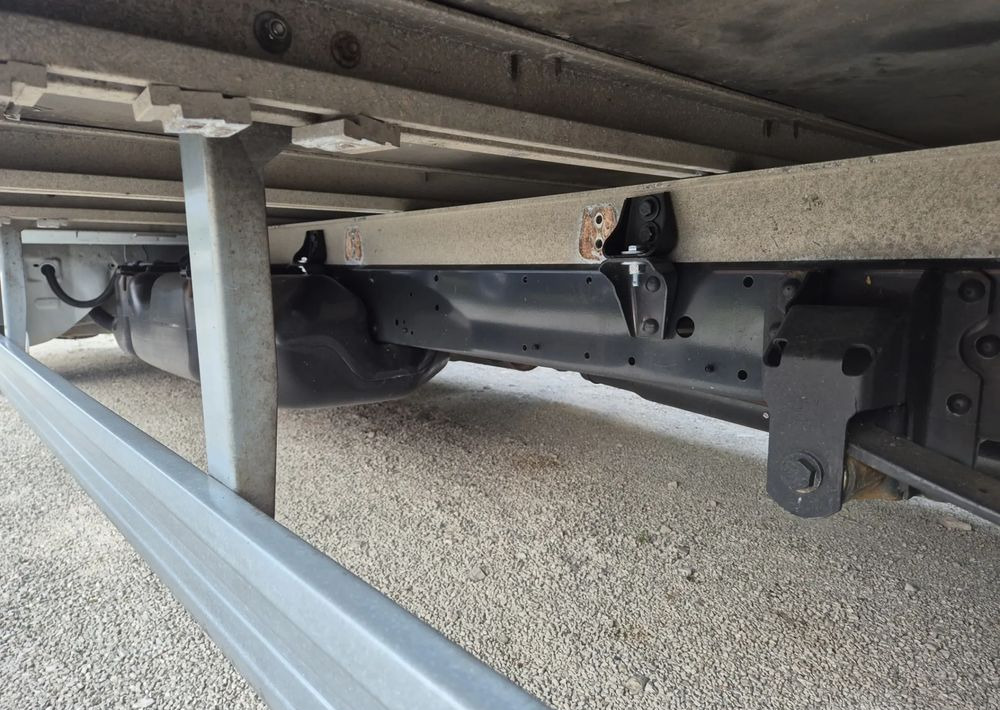 Iveco 35s14 140KM - Ponyvás kisteherautó: 5 kép. Iveco 35s14 140KM - Ponyvás kisteherautó: 5 kép.