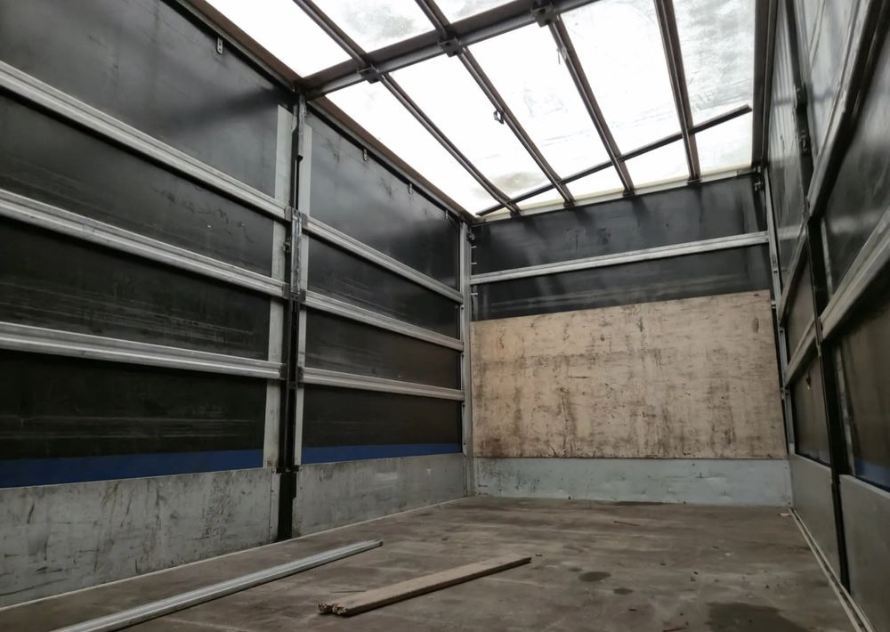 Iveco 70C17 3.0 170KM Skrzyniowy - Ponyvás kisteherautó: 4 kép. Iveco 70C17 3.0 170KM Skrzyniowy - Ponyvás kisteherautó: 4 kép.