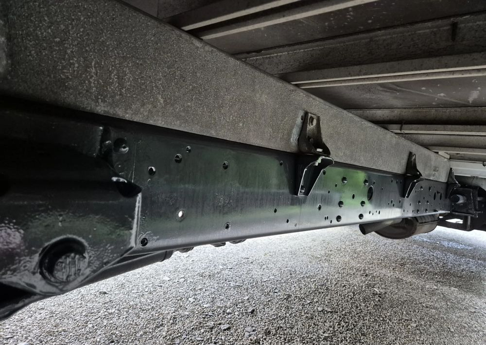 Iveco 70C17 3.0 170KM Skrzyniowy - Ponyvás kisteherautó: 5 kép. Iveco 70C17 3.0 170KM Skrzyniowy - Ponyvás kisteherautó: 5 kép.