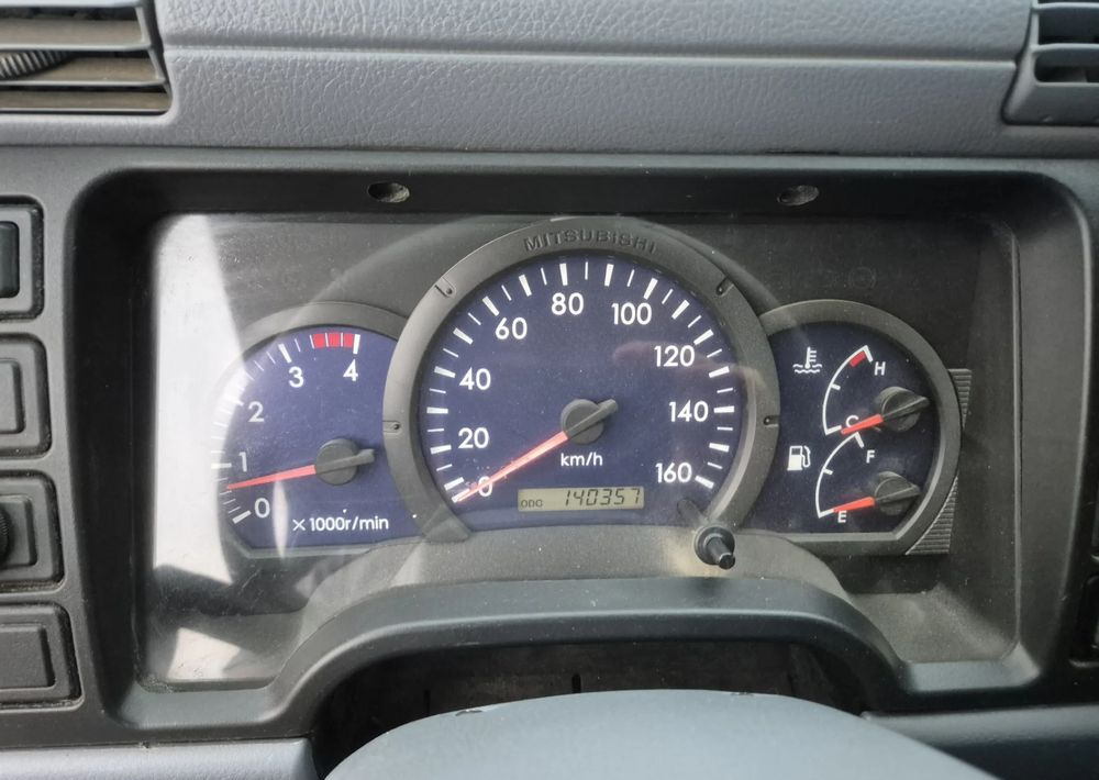 Billenőplatós kisteherautó Mitsubishi CANTER 3.0 3c13: 9 kép.