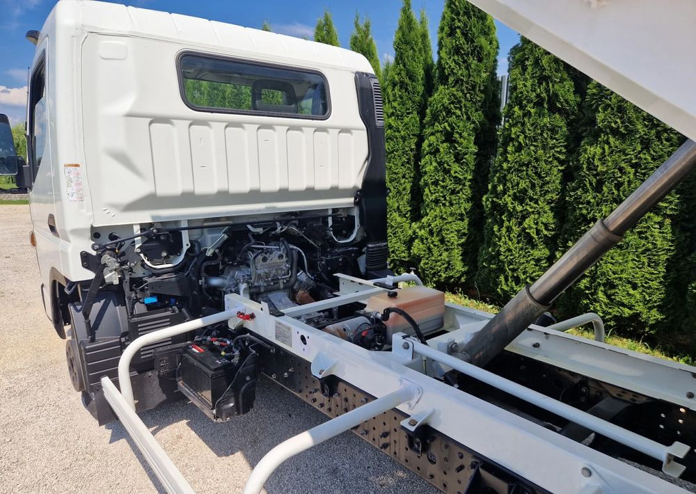 Mitsubishi CANTER 3C13 IVECO 3.0 EURO 5 - Billenőplatós kisteherautó: 4 kép. Mitsubishi CANTER 3C13 IVECO 3.0 EURO 5 - Billenőplatós kisteherautó: 4 kép.