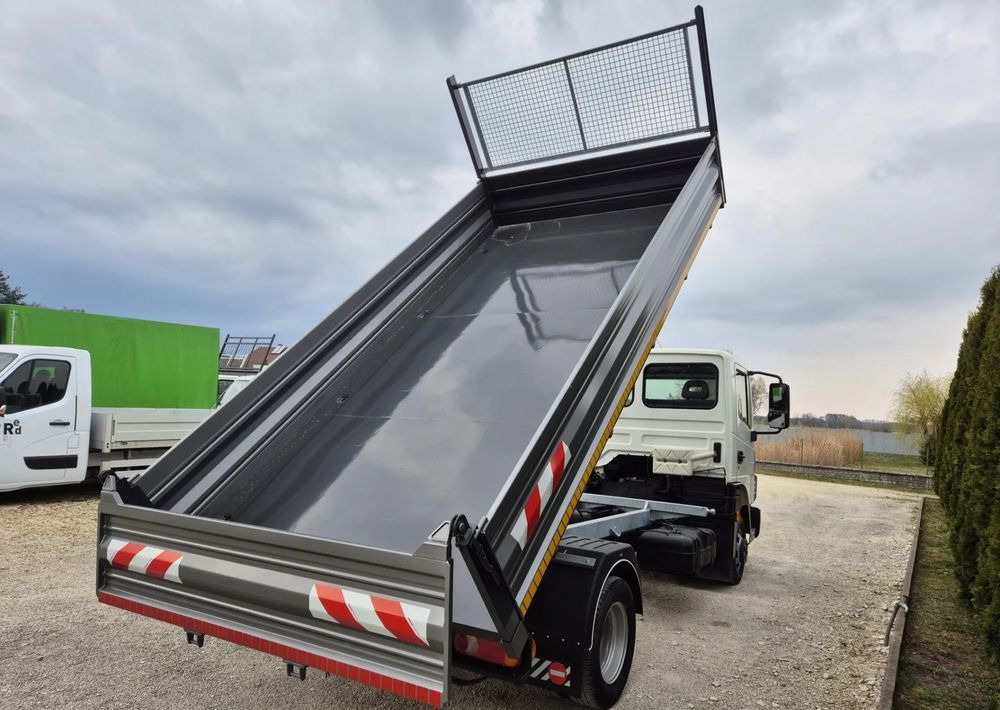 Nissan ATLEON 3.0 150KM Wywrotka 3-stronna - Billenőplatós kisteherautó: 4 kép. Nissan ATLEON 3.0 150KM Wywrotka 3-stronna - Billenőplatós kisteherautó: 4 kép.