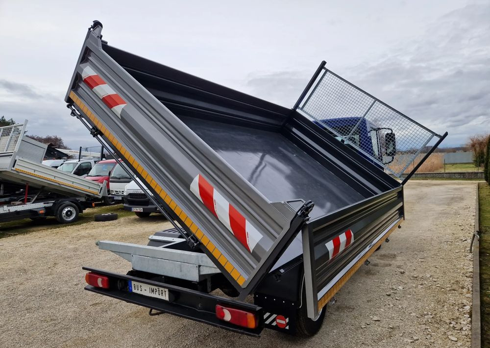 Nissan Atleon 3.0 - Billenőplatós kisteherautó: 5 kép. Nissan Atleon 3.0 - Billenőplatós kisteherautó: 5 kép.