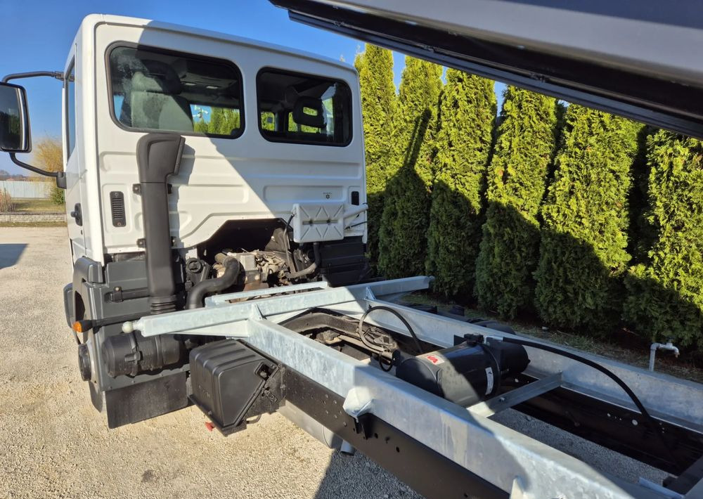 Nissan Atleon 56.13 3.0 130KM - Billenőplatós kisteherautó: 5 kép. Nissan Atleon 56.13 3.0 130KM - Billenőplatós kisteherautó: 5 kép.