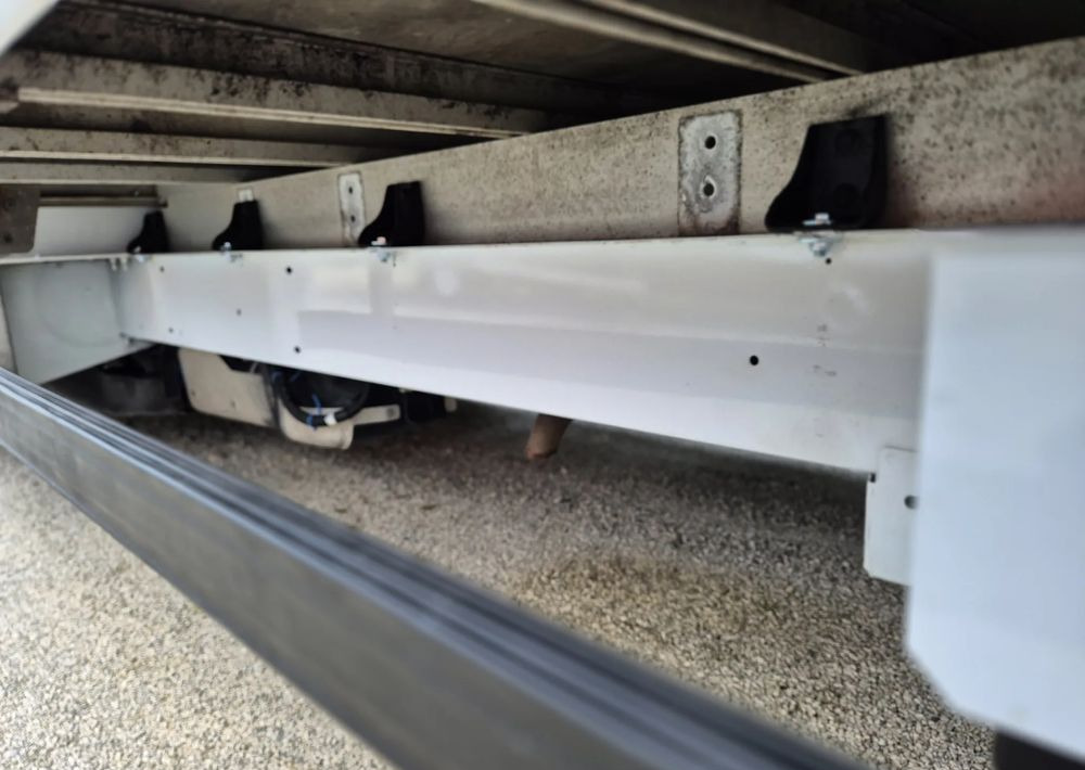 Renault Master 2.3 150KM - Ponyvás kisteherautó: 5 kép. Renault Master 2.3 150KM - Ponyvás kisteherautó: 5 kép.