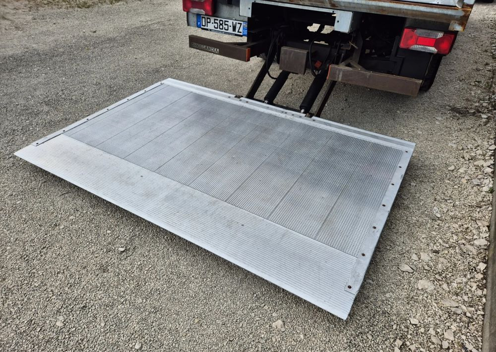 Winda Dhollandia 750kg Iveco , 2015 rok ,stan bdb! - Emelőhátfal: 3 kép. Winda Dhollandia 750kg Iveco , 2015 rok ,stan bdb! - Emelőhátfal: 3 kép.