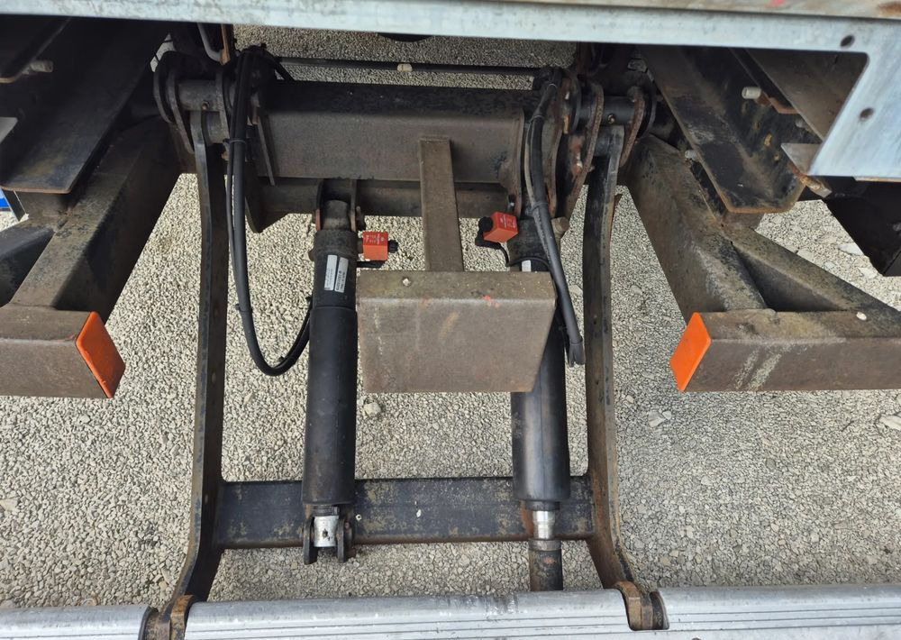 Winda Dhollandia 750kg Iveco , 2015 rok ,stan bdb! - Emelőhátfal: 4 kép. Winda Dhollandia 750kg Iveco , 2015 rok ,stan bdb! - Emelőhátfal: 4 kép.