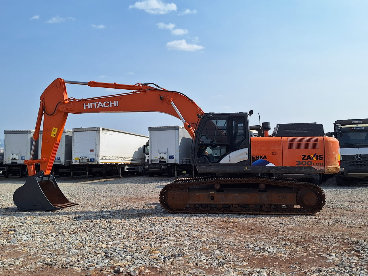 HITACHI ZX 300 LCH-5A - Lánctalpas kotró: 2 kép. HITACHI ZX 300 LCH-5A - Lánctalpas kotró: 2 kép.