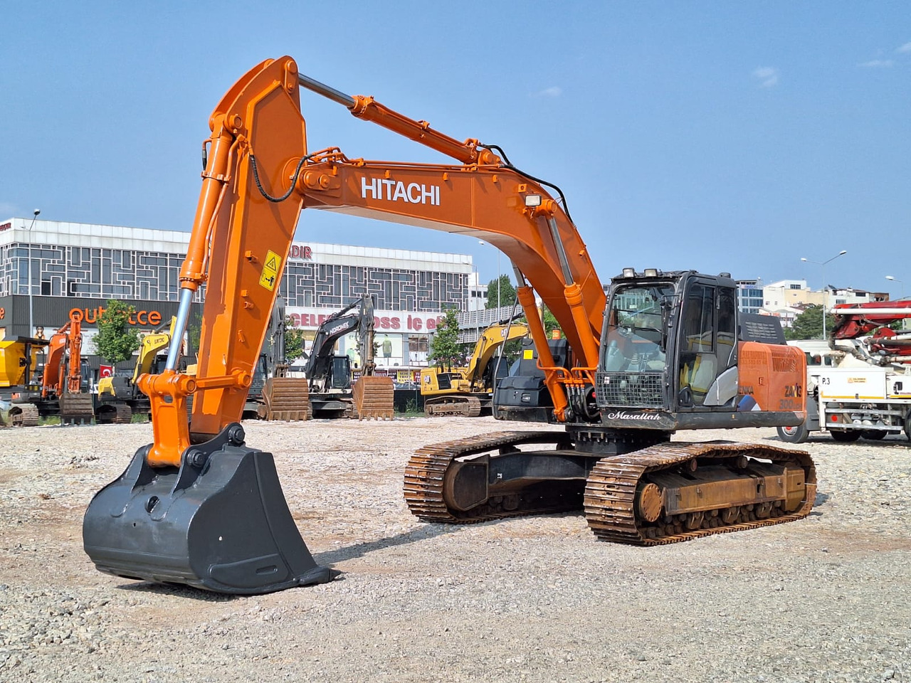 HITACHI ZX 300 LCH-5A - Lánctalpas kotró: 1 kép. HITACHI ZX 300 LCH-5A - Lánctalpas kotró: 1 kép.