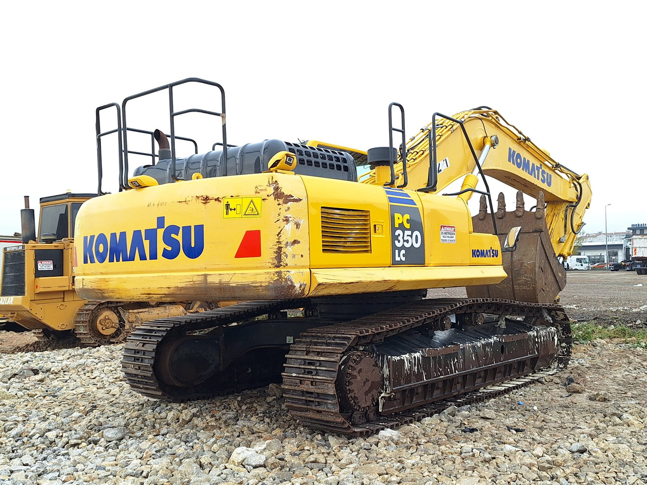 KOMATSU PC 350 LC - 8MO - Lánctalpas kotró: 5 kép. KOMATSU PC 350 LC - 8MO - Lánctalpas kotró: 5 kép.