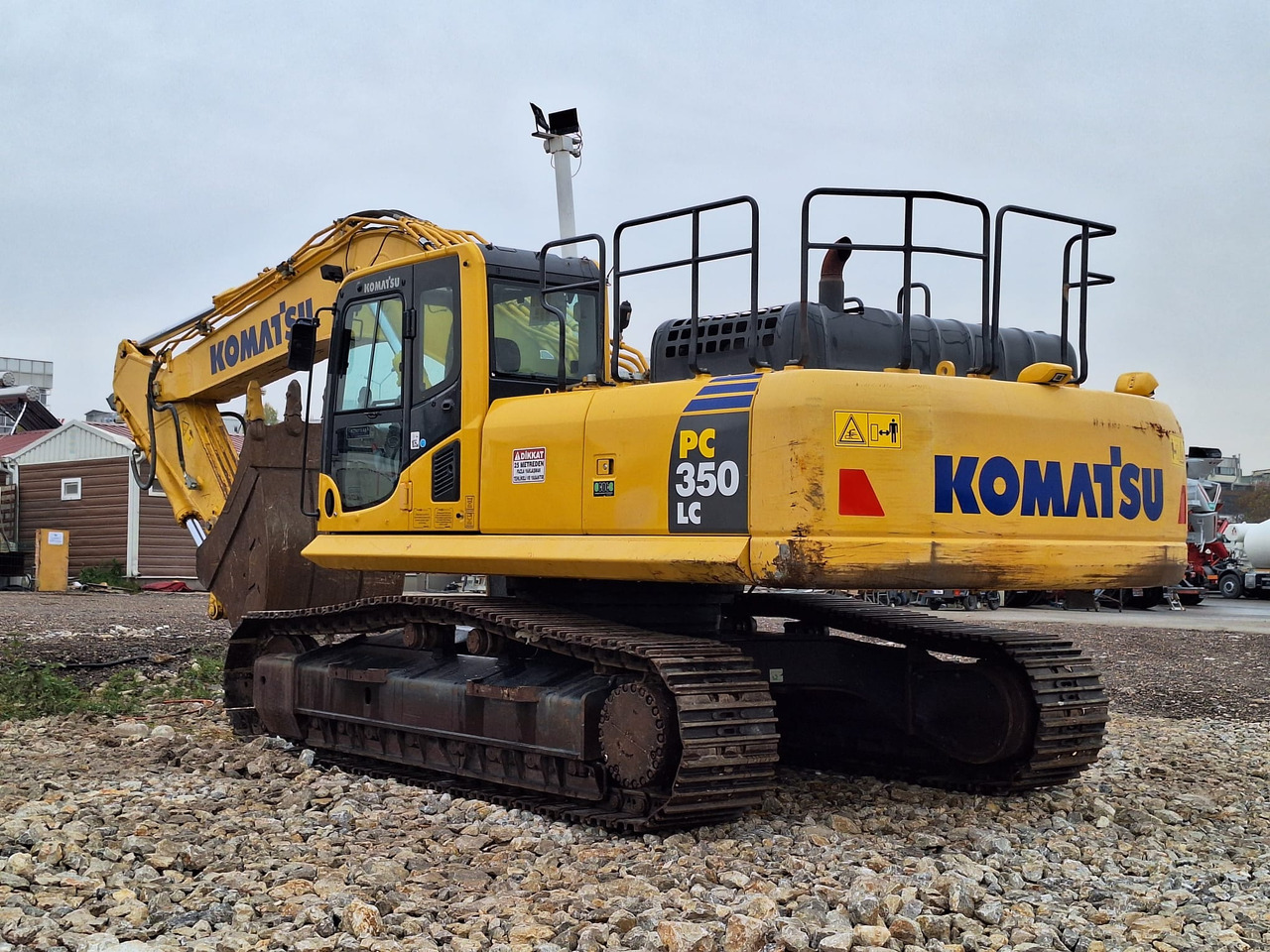 KOMATSU PC 350 LC - 8MO - Lánctalpas kotró: 3 kép. KOMATSU PC 350 LC - 8MO - Lánctalpas kotró: 3 kép.