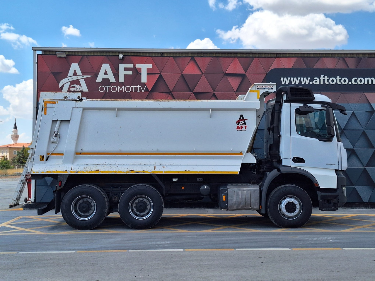 MERCEDES-BENZ AROCS 3345 - Billenőplatós teherautó: 4 kép. MERCEDES-BENZ AROCS 3345 - Billenőplatós teherautó: 4 kép.