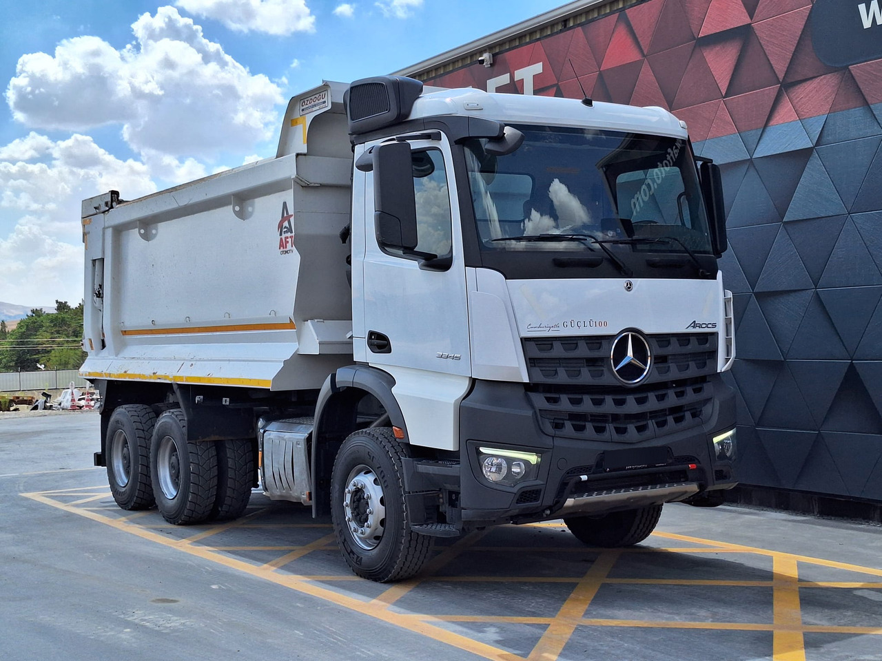 MERCEDES-BENZ AROCS 3345 - Billenőplatós teherautó: 3 kép. MERCEDES-BENZ AROCS 3345 - Billenőplatós teherautó: 3 kép.