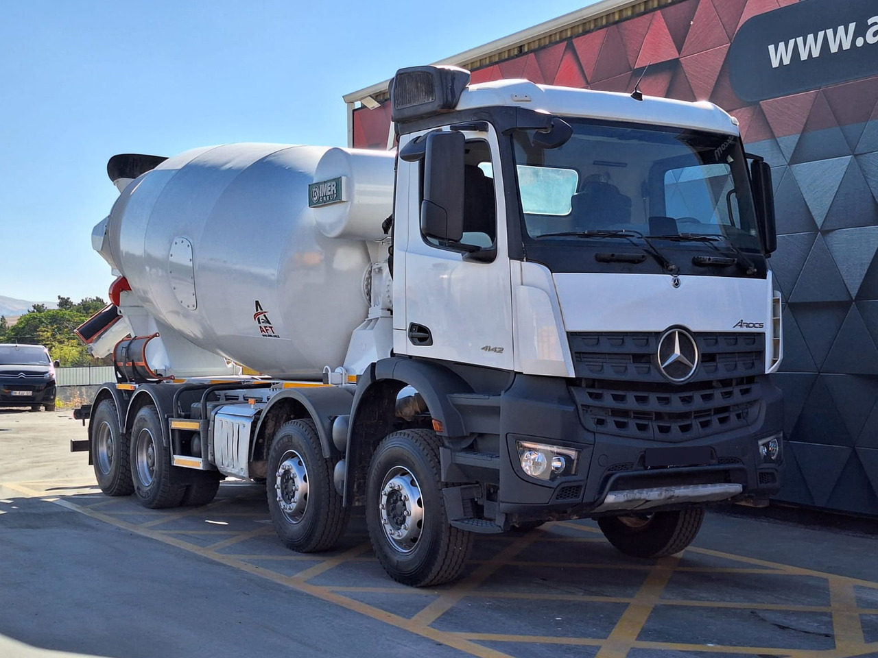 MERCEDES-BENZ AROCS 4142 - Betonkeverő: 3 kép. MERCEDES-BENZ AROCS 4142 - Betonkeverő: 3 kép.