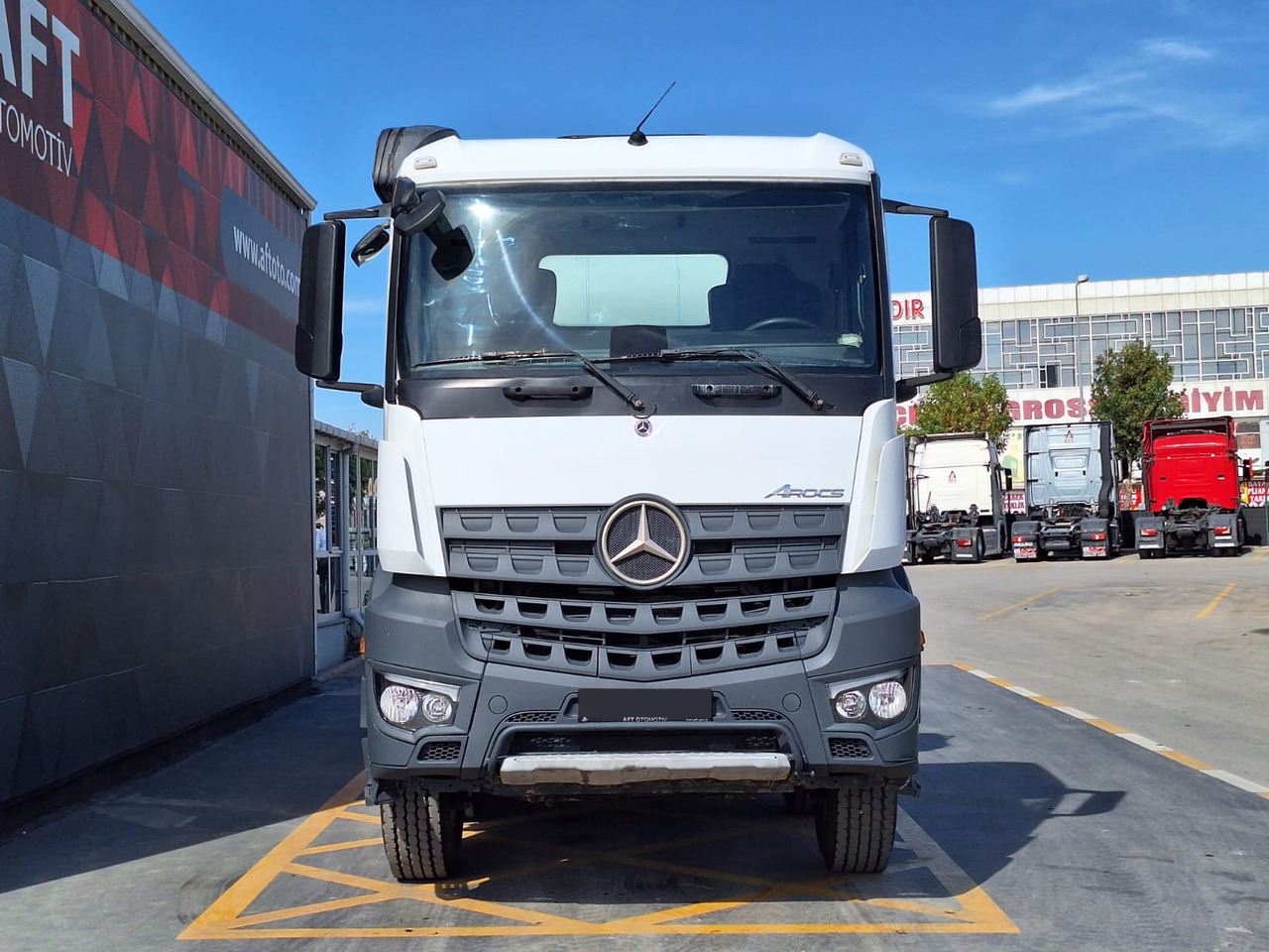 MERCEDES-BENZ AROCS 4142 - Betonkeverő: 2 kép. MERCEDES-BENZ AROCS 4142 - Betonkeverő: 2 kép.