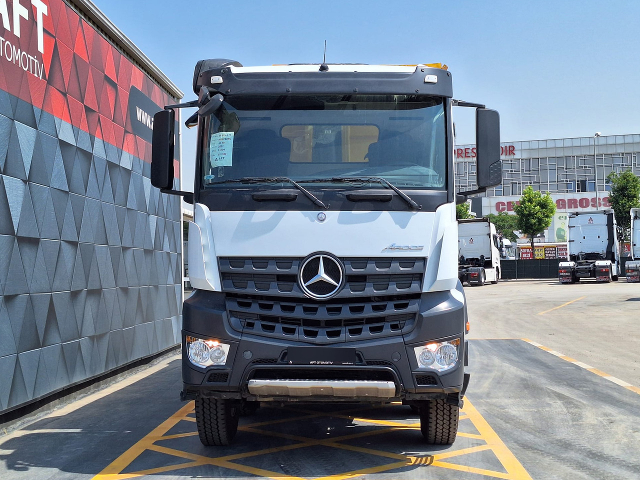 MERCEDES-BENZ AROCS 4148 - Billenőplatós teherautó: 2 kép. MERCEDES-BENZ AROCS 4148 - Billenőplatós teherautó: 2 kép.