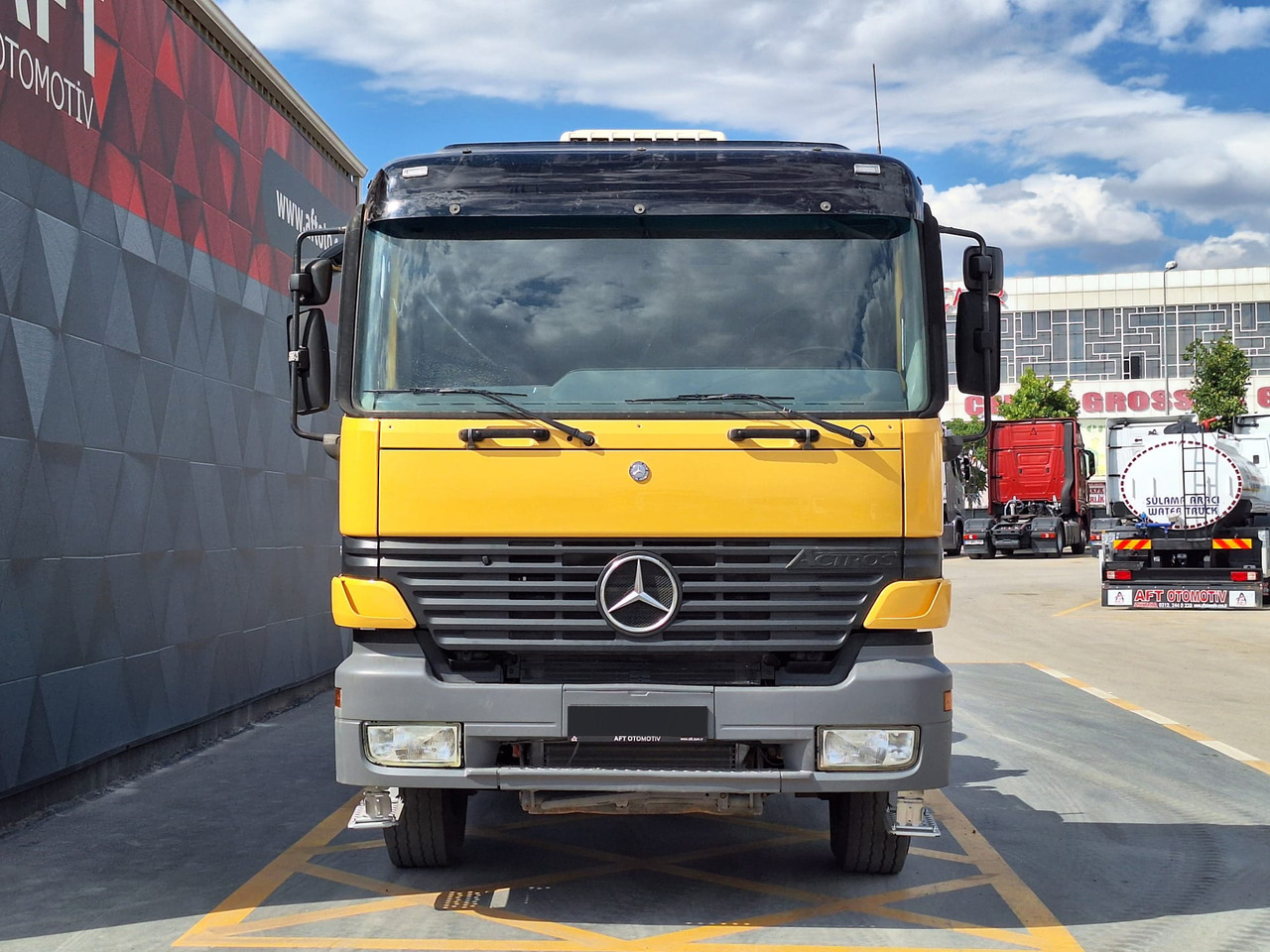 MERCEDES-BENZ ACTROS 3348 - Nyergesvontató: 2 kép. MERCEDES-BENZ ACTROS 3348 - Nyergesvontató: 2 kép.